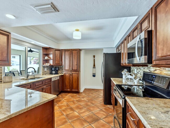 Building Photo - 510 106th Ave N