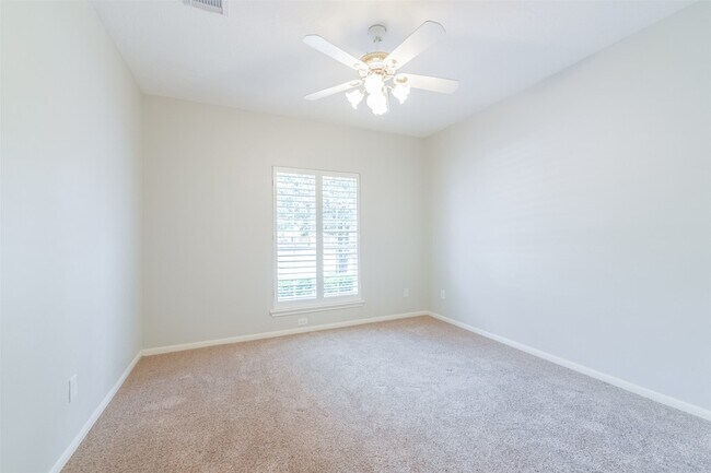 Building Photo - 14610 Farrawood Dr