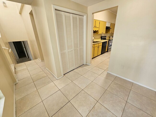 Building Photo - 6 Bedroom/3 Bath home in Black Acres