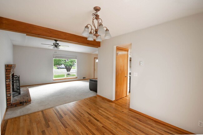 Building Photo - Spacious 3-Bed Home in Hayden Lake with La...