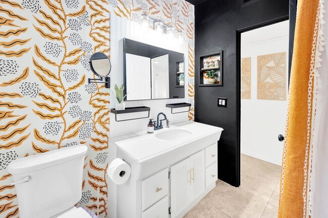 Building Photo - 10755 Clara Ln