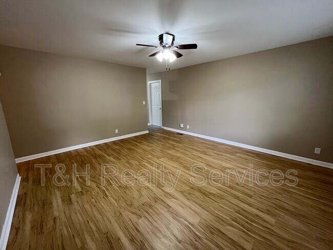 Building Photo - 2649 Ebbie Rd