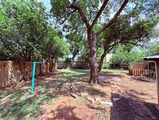 Building Photo - 5915 Sunshine Dr