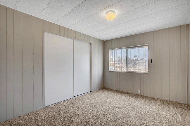 Building Photo - 136 Sir Thomas Dr