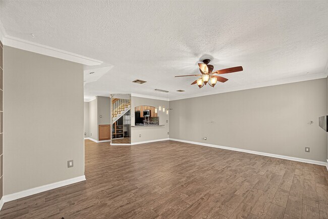 Building Photo - 16826 Holly Trail Dr