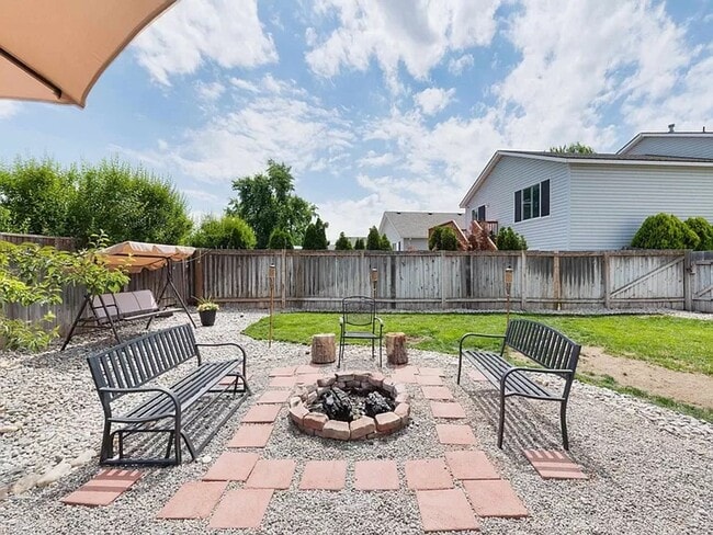 Building Photo - Beautiful 3 Bed, 2 Bath Home w/ Office in ...