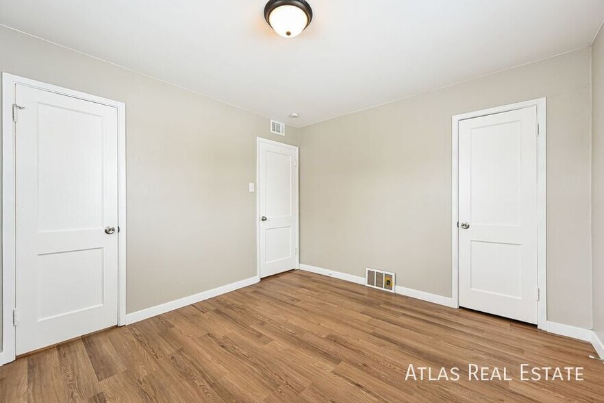 Building Photo - 916 Victor St