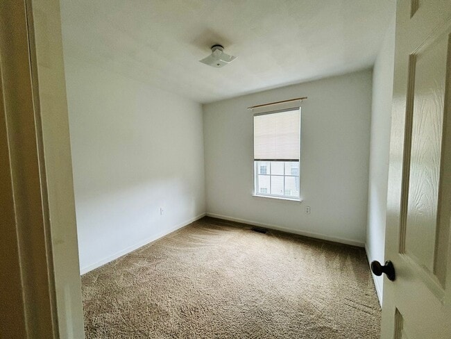 Building Photo - 850 Patrick Henry Dr