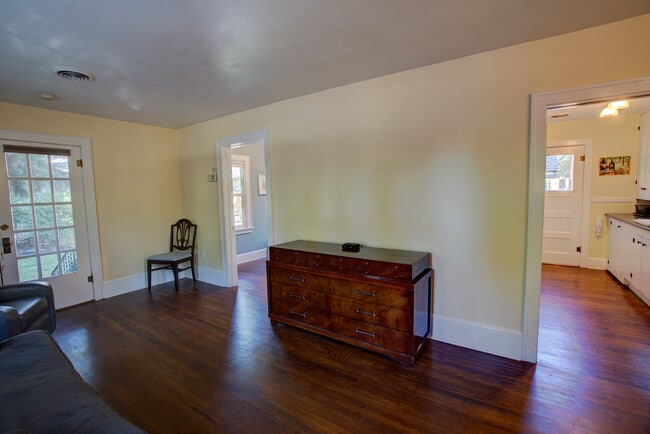 Building Photo - 1 Bed/1Ba.. Adorable Bungalow in Prime North End Location!