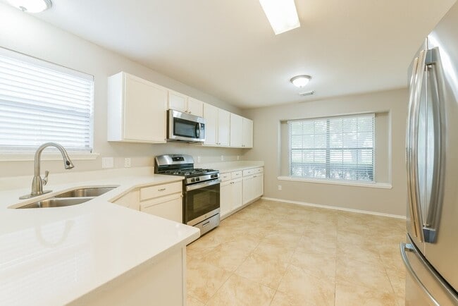 Building Photo - 6030 NW Creek Cir