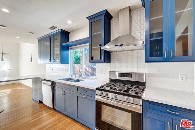 Building Photo - 5400 W 82nd St