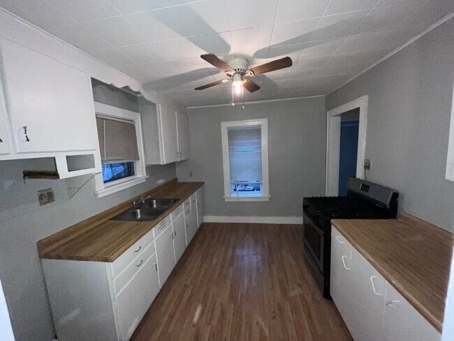 Building Photo - 511 Berlin Ave