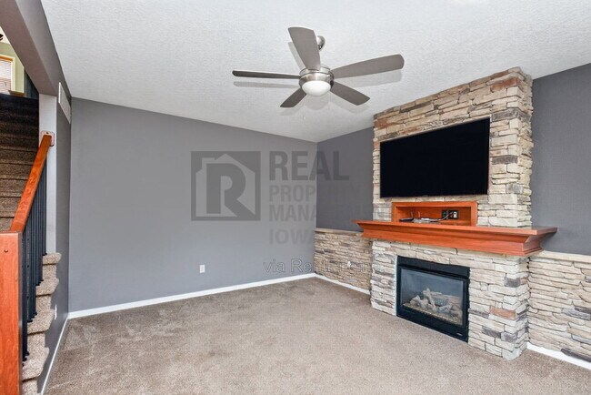 Building Photo - 1651 SW Arlan Dr