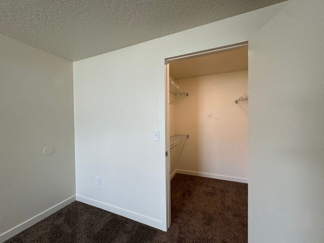 Building Photo - 3125 S Apple St