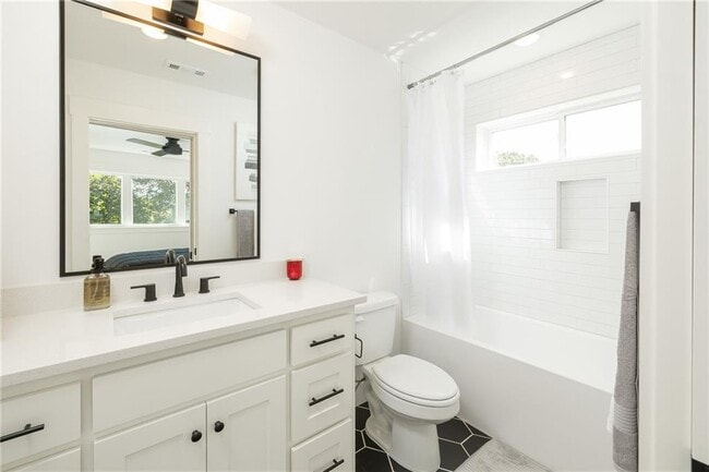 Building Photo - 205 W Lafayette St