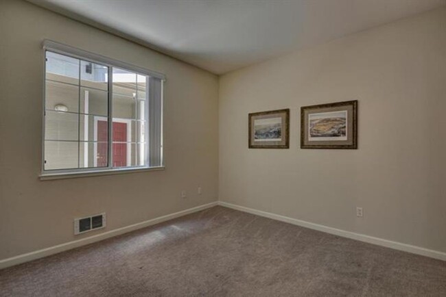 Building Photo - 2-Bedroom Condo in Prime Sunnyvale Locatio...