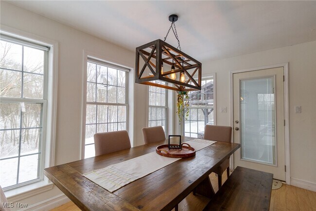 Building Photo - 889 Holborn Rd