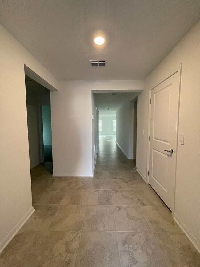 Building Photo - BEAUTIFUL BRAND NEW 2022 Home in the new S...