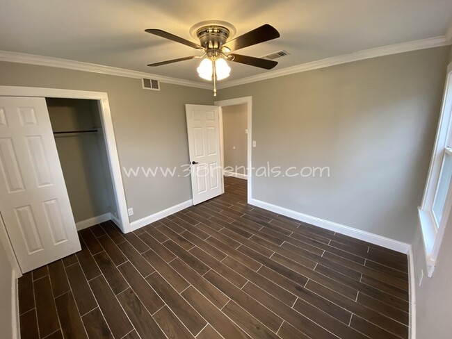 Building Photo - 3743 Greenway Pl