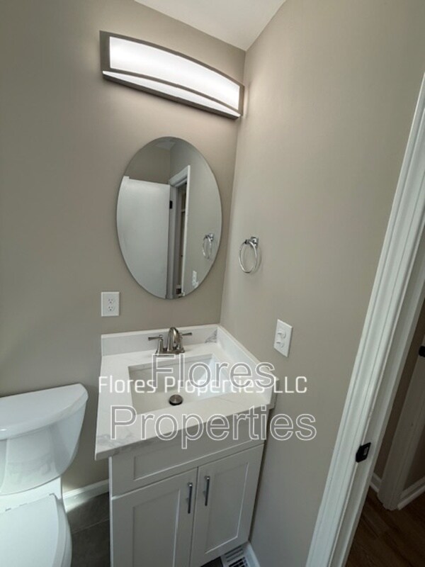 Building Photo - 1300 Evaline Dr
