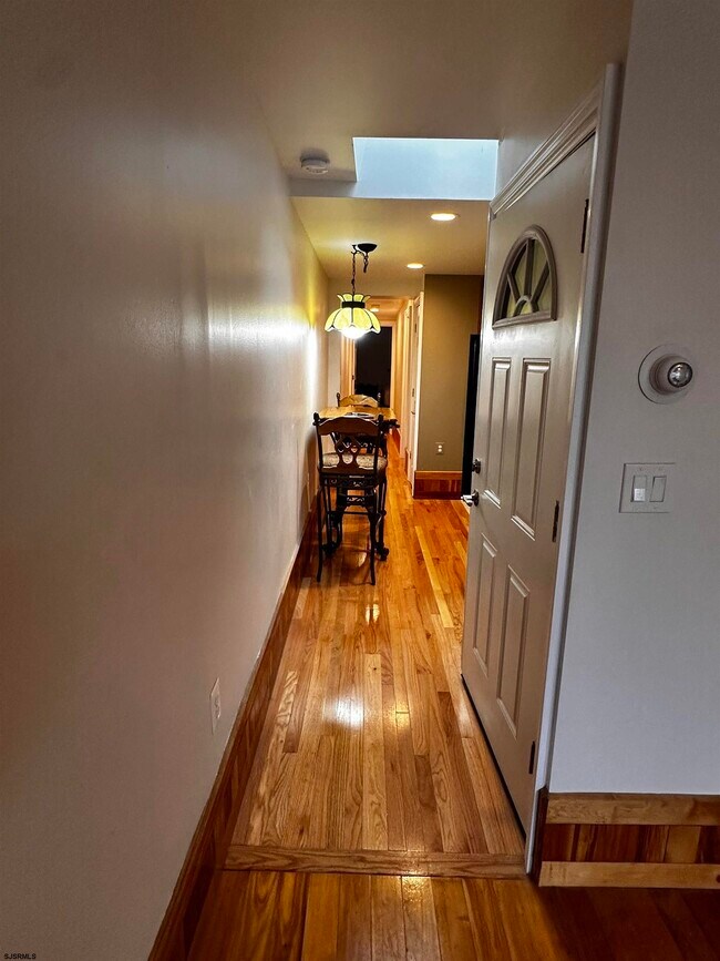 Building Photo - 1109 Arctic Ave