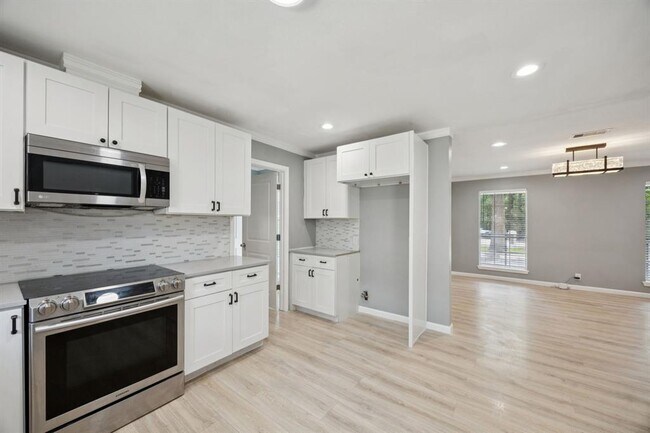 Building Photo - 553 Cane River Ln