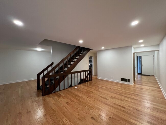 Building Photo - 1545 Winnetka Rd