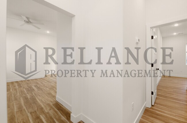 Building Photo - 731 Elmwood St