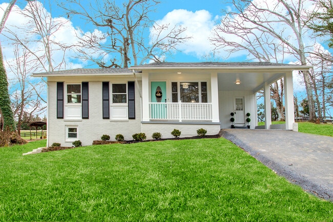 Building Photo - 5007 Dogwood Dr