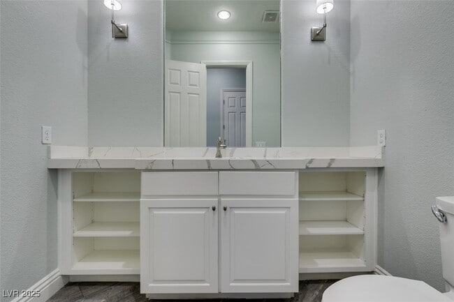 Building Photo - 1704 Cypress Manor Dr