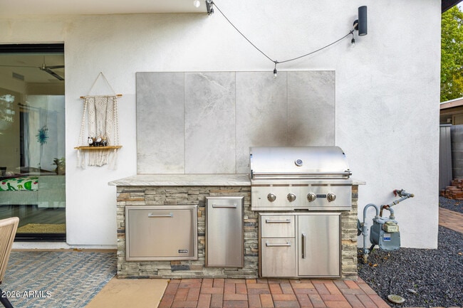 Building Photo - 1831 E Montecito Ave