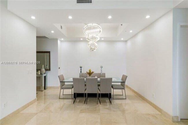 Building Photo - 16001 Collins Ave
