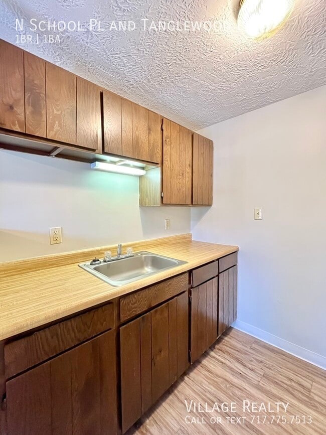 Building Photo - Few steps! Available NOW! Roomy 1-Bed with...