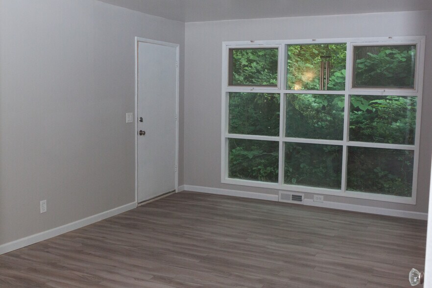 Building Photo - 415 S Revena Blvd