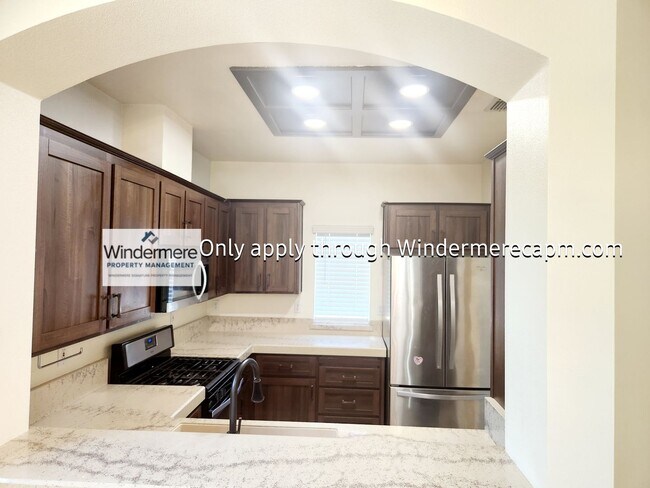 Building Photo - Bright 3 bedroom, 2 bath in Gated Community of Bentley Square!