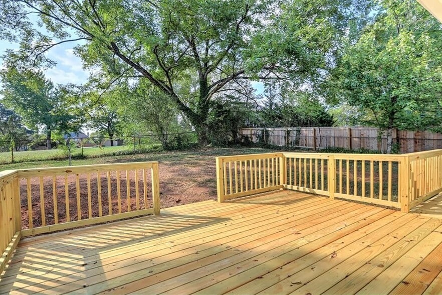 Building Photo - 2640 Tritt Ln