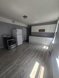 Building Photo - 13 Poplar Pl