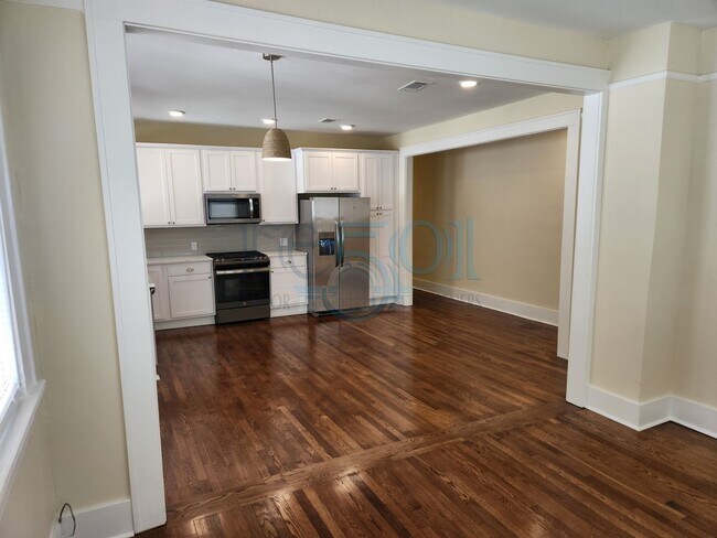 Building Photo - Newly Renovated Immaculate Apartment In Hillcrest!!!!! Just Blocks from UAMS!!