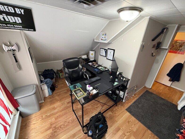 Building Photo - 804 W Oregon St