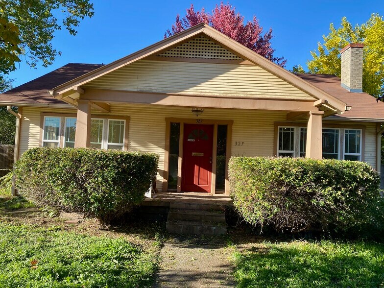 Building Photo - 327 Maple Street