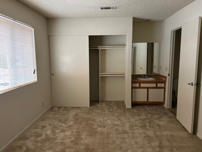 Building Photo - 4121Waln - L