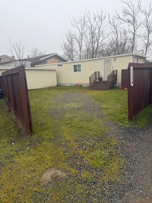 Building Photo - 6563 Brentwood Blvd