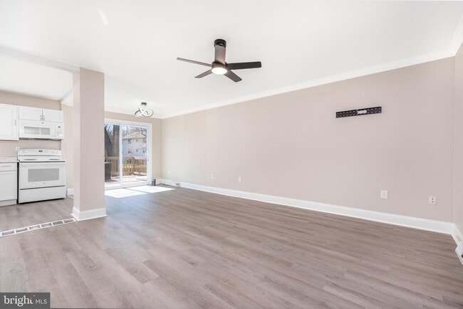 Building Photo - 150 Fairway Rd