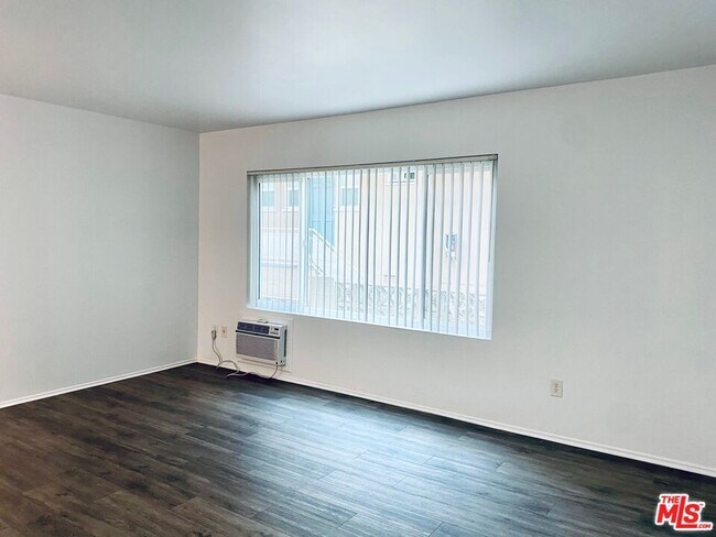 Building Photo - 1833 Normandie Ave