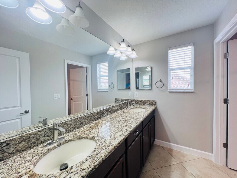 Building Photo - 13149 Green Violet Dr