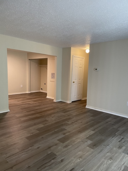 Building Photo - 585 Franklin Grove Church Rd