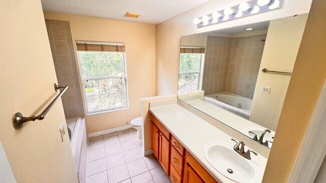 Building Photo - Available May 13th! Gorgeous 2/2 Town Home...