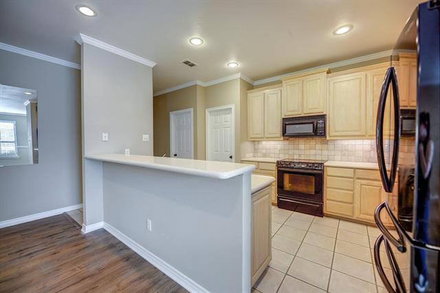 Building Photo - 5855 Pecan Chase