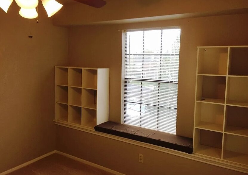 Building Photo - 1213 Silverton Ct