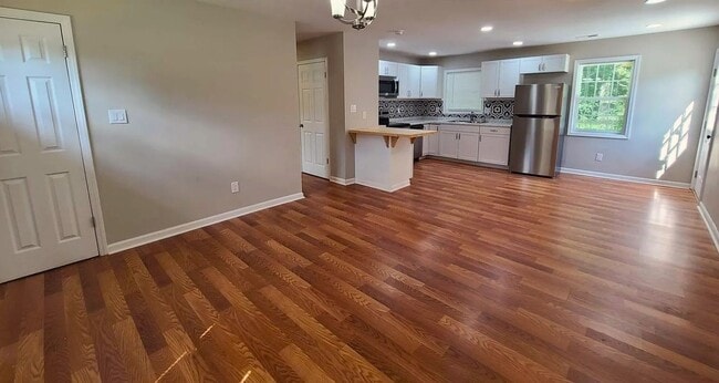 Building Photo - Charming 3 Bedroom, 1 Bathroom home in Winston Salem